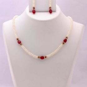 Simple & Elegant Pearls Set with Red Jade Image