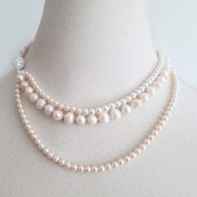 Stylish Pink Pearl Necklace with Magnet Lock in Side Pendant Image