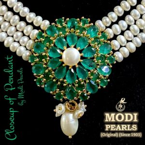 Elegant Emerald Pearl Choker