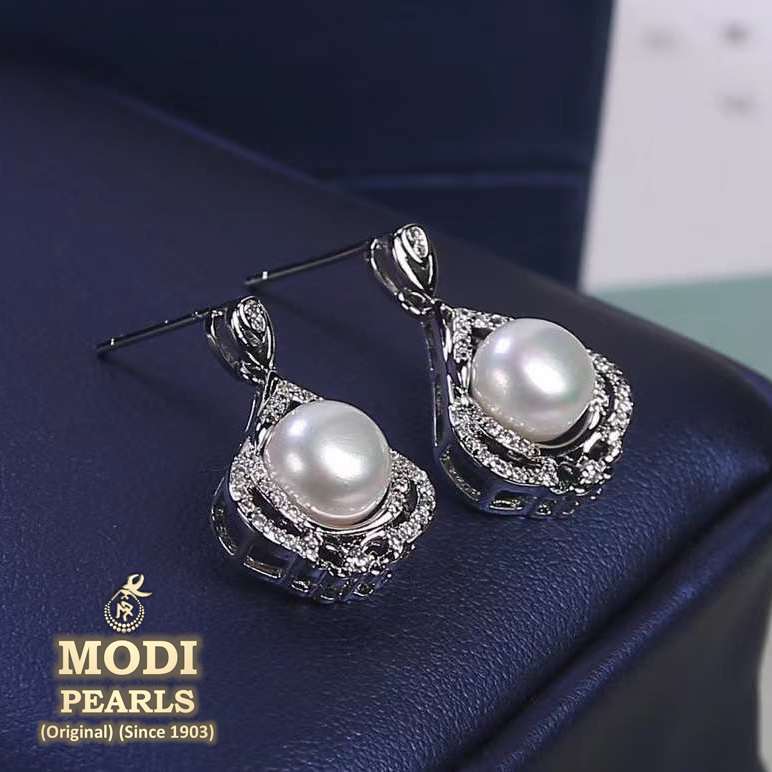 Timeless Pearl Hangings (White)