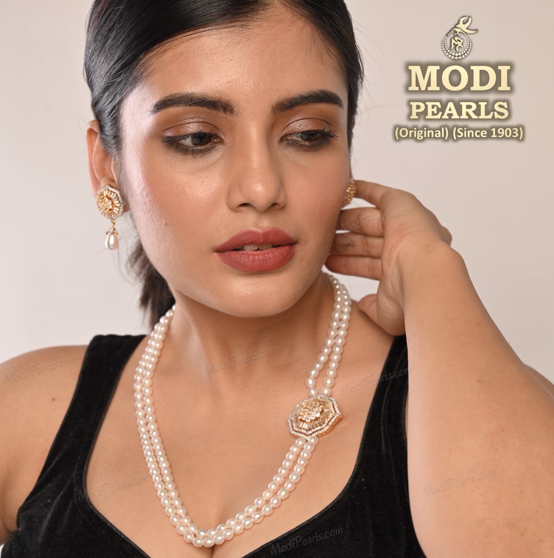 Exceptional Side Pendant Pearl Set