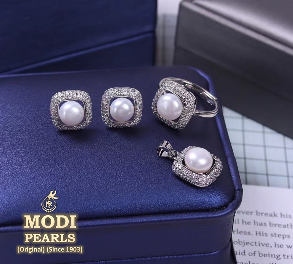 Pearl pendant set