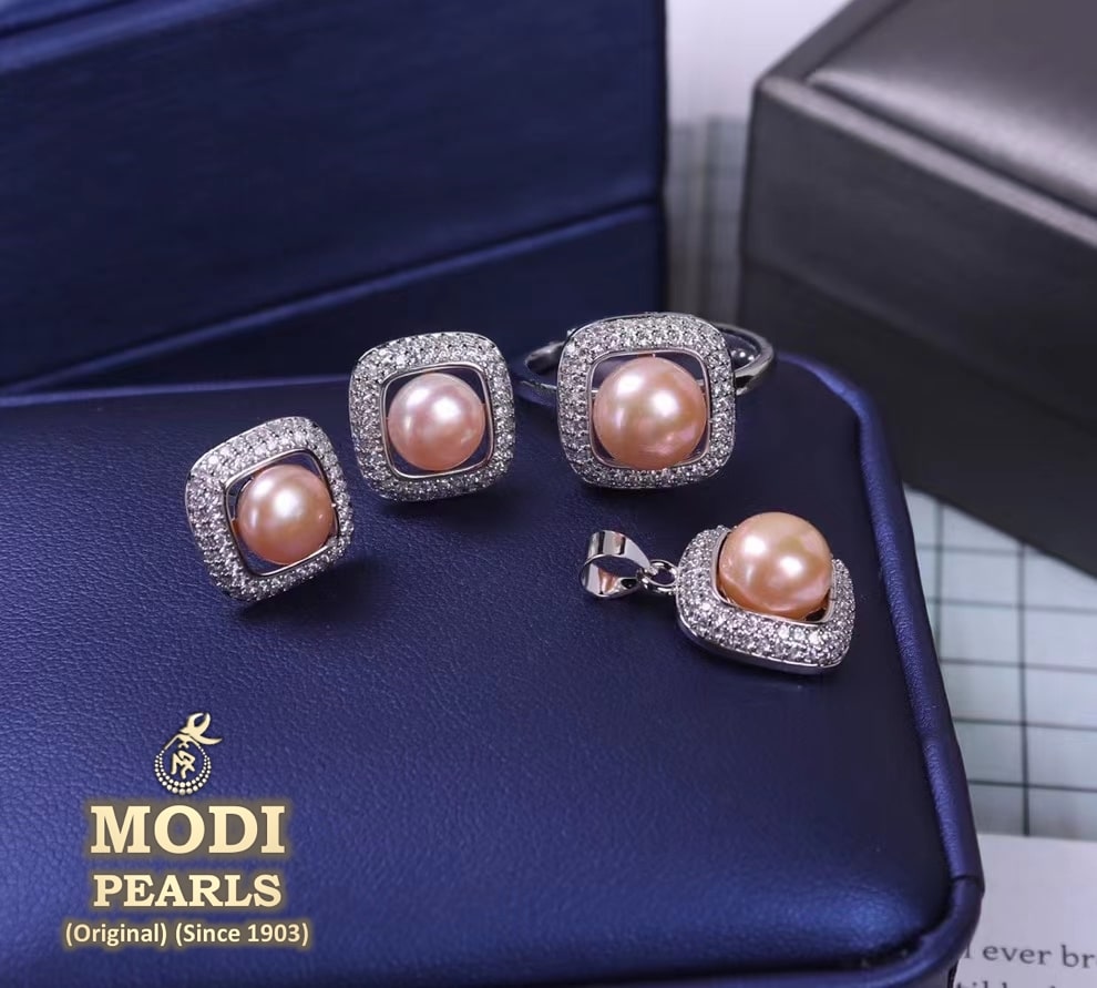 Pearl pendant set