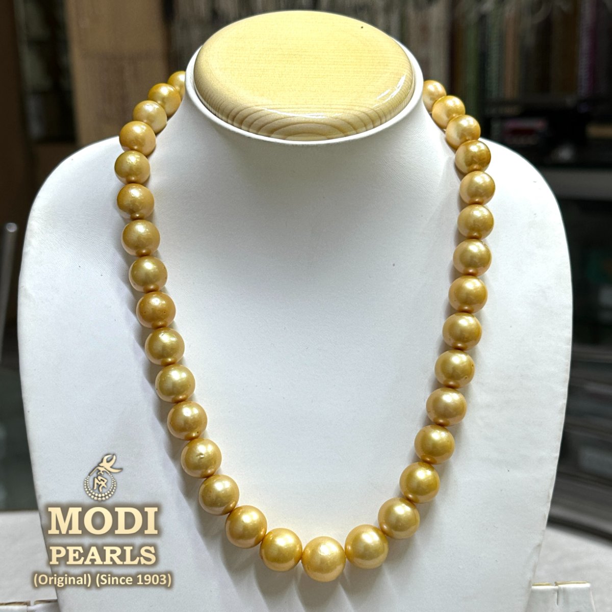 Golden South Sea Pearl Pendant Necklace in 18K Yellow Gold | Qlassico